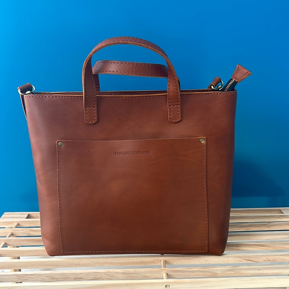 Honey Portland leather goods crossbody-medium